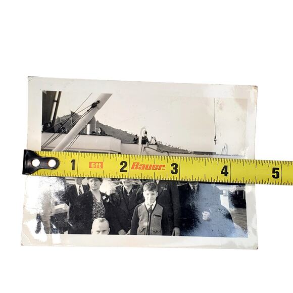 Vtg Family on Boat Trip Original Monochrome Photography Found Snapshot 1940s - Picture 4 of 4